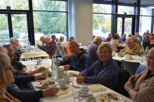Wijkbrunch voor 65+ers smakelijk en zeer druk bezocht - Essen - (c) Noordernieuws 2023 - HDB_9950u75