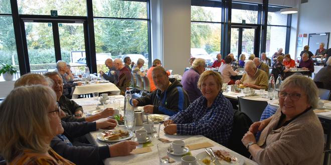 Wijkbrunch voor 65+ers smakelijk en zeer druk bezocht - Essen - (c) Noordernieuws 2023 - HDB_9950u75