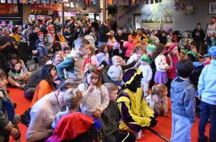 Zeker 150 kinderen verwelkomden Sint en zijn Pieten op Heikant - Essen - HDB_0043s70