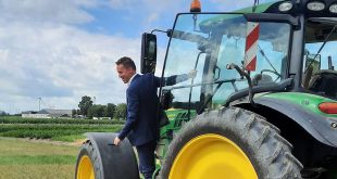 Vlaams Minister van Landbouw Jo Brouns bezoekt Essen