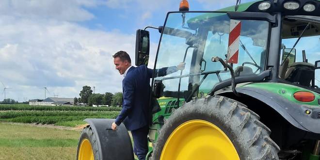 Vlaams Minister van Landbouw Jo Brouns bezoekt Essen