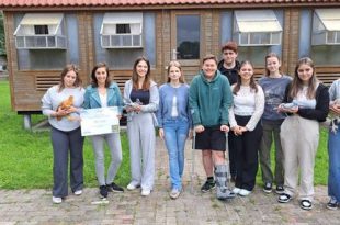 Leerlingen PITO overhandigen opbrengst minionderneming aan Dieren in Nood - VOC Kapellen-Brasschaat
