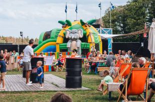 Vlaanderen Feest muziek en gezelligheid bij Bar Woest