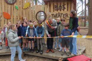 Gemeente Kalmthout opent vernieuwd speelterrein Guido Gezellelaan in Heide