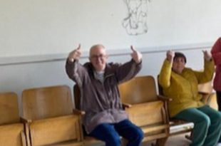 Monnikenheide Campus Spectrum verkoopt theaterstoeltjes van Gildenhuis