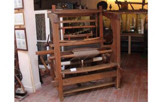 Demonstratie weven in Poldermuseum Lillo