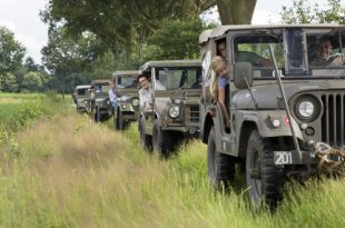 Weekendje weg Landal Strabrechtse Vennen - De Heere van Meijel Leger Jeep in de Peel