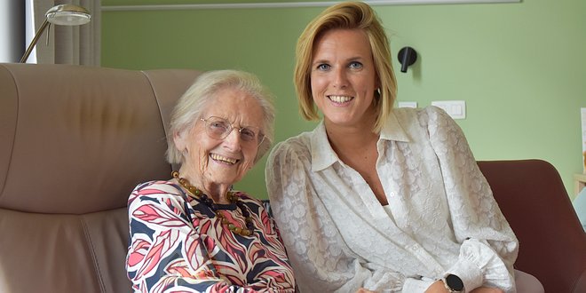 Bea Vreugde met kleindochter - Essen Vroeger en Nu - (c) Noordernieuws.be - HDB_3193u85