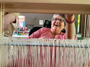 Bewoners WCZ Sint-Michael krijgen weefles - Essen - (c) Noordernieuws 2025 - pro-7VwKfpeN