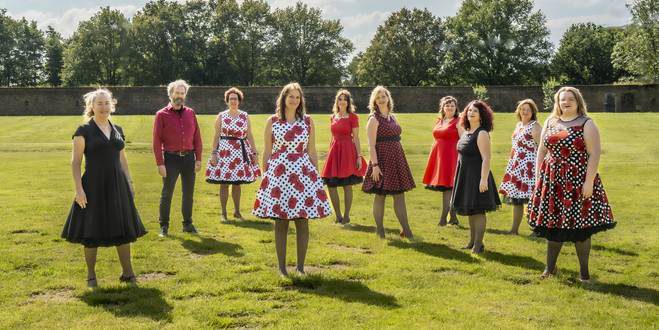 Zondag weer gezellige drukte in en rond Openluchttheater Nispen