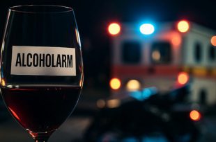 Cinematisch beeld bij artikel over alcoholarme wijn en risico’s van misleidende etikettering - Alcoholarme Wijn