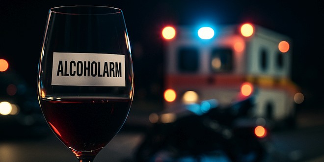Cinematisch beeld bij artikel over alcoholarme wijn en risico’s van misleidende etikettering - Alcoholarme Wijn