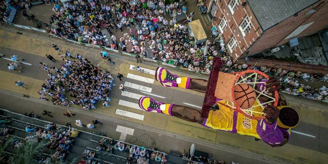 Eeuwige bloei 73ste Bloemencorso overspoelt Loenhout