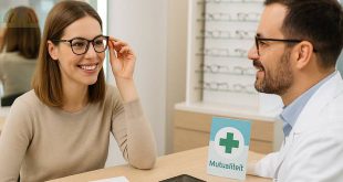 mutualiteiten oogzorg - vrouw past bril bij opticien